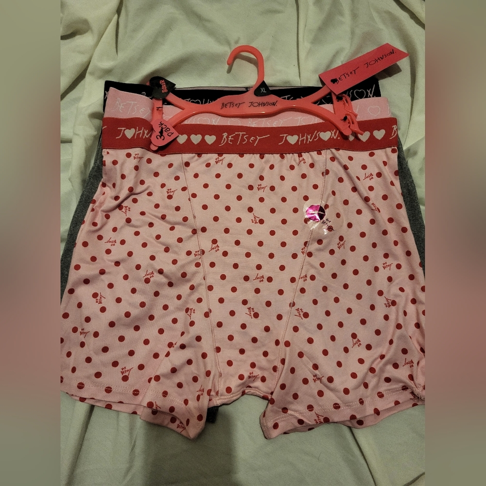 Betsey Johnson - Picture 10 of 12